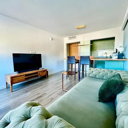 La Marina De Aiguadolc 锡切斯